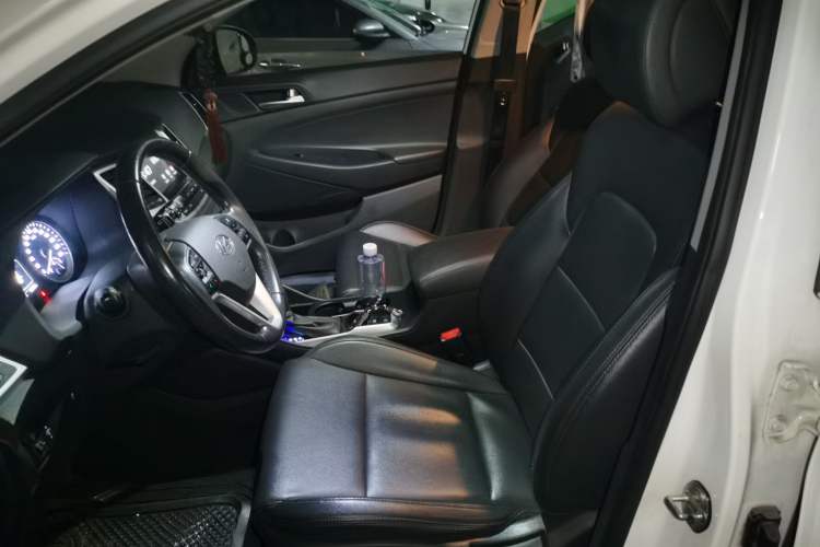 Used Hyundai Tucson 2015 1.6T Dual-Clutch Two-Wheel-Drive Smart Model Left Front Seat