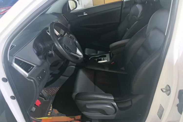 Used Hyundai Tucson 2015 1.6T Dual-Clutch Two-Wheel-Drive Smart Model Left Front Seat
