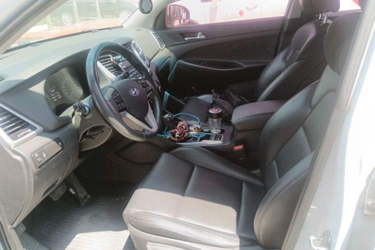 Used Hyundai Tucson 2015 2.0L Automatic Two-Wheel Drive Smart Version Left Front Seat