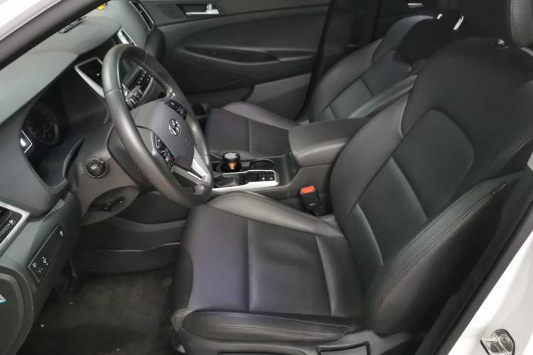 Used Hyundai Tucson 2015 1.6T Dual-Clutch Two-Wheel-Drive Smart Model Left Front Seat