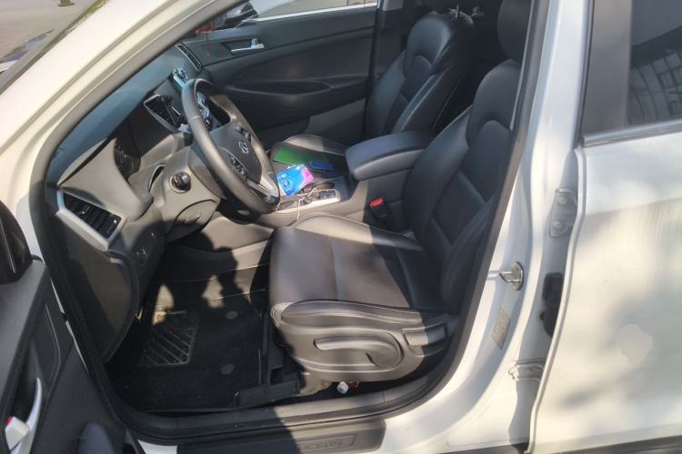 Used Hyundai Tucson 2015 1.6T Dual-Clutch Two-Wheel-Drive Smart Model Left Front Seat