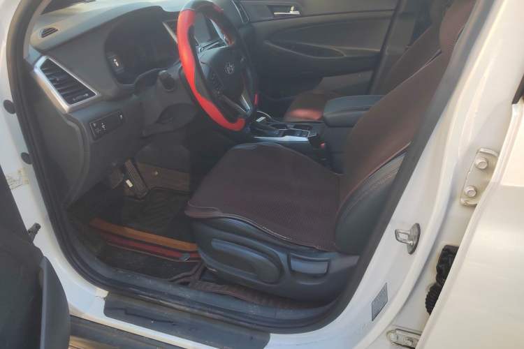 Used Hyundai Tucson 2015 1.6T Dual-Clutch Two-Wheel-Drive Smart Model Left Front Seat
