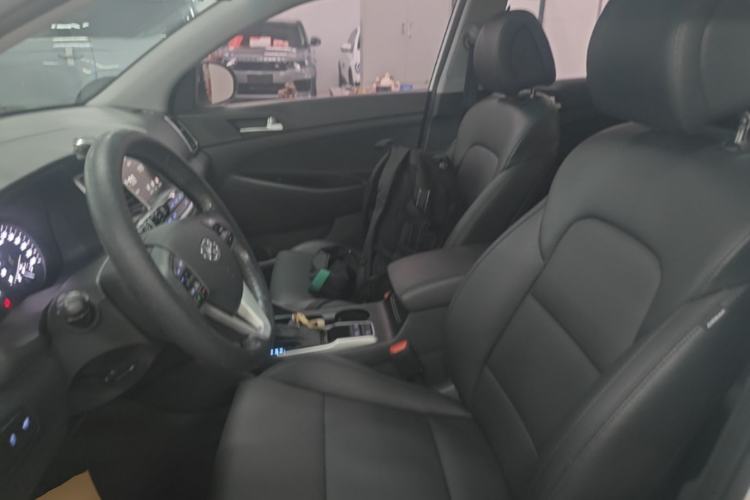 Used Hyundai Tucson 2015 1.6T Dual-Clutch Two-Wheel-Drive Leading Model Left Front Seat