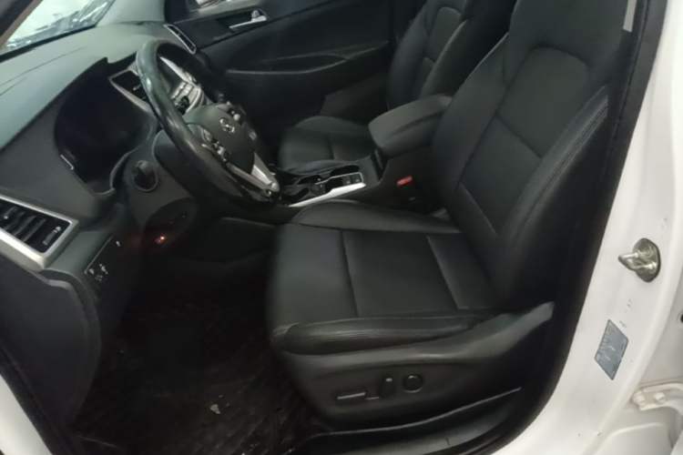 Used Hyundai Tucson 2015 1.6T Dual-Clutch Two-Wheel-Drive Smart Model Left Front Seat