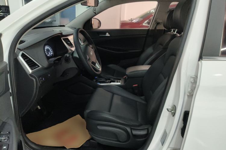 Used Hyundai Tucson 2015 1.6T Dual-Clutch Two-Wheel-Drive Smart Model Left Front Seat