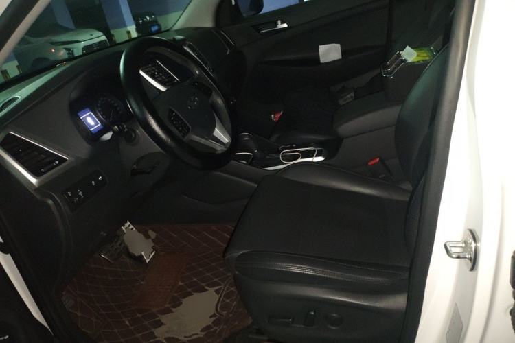 Used Hyundai Tucson 2015 1.6T Dual-Clutch All-Wheel-Drive Premium Model Left Front Seat
