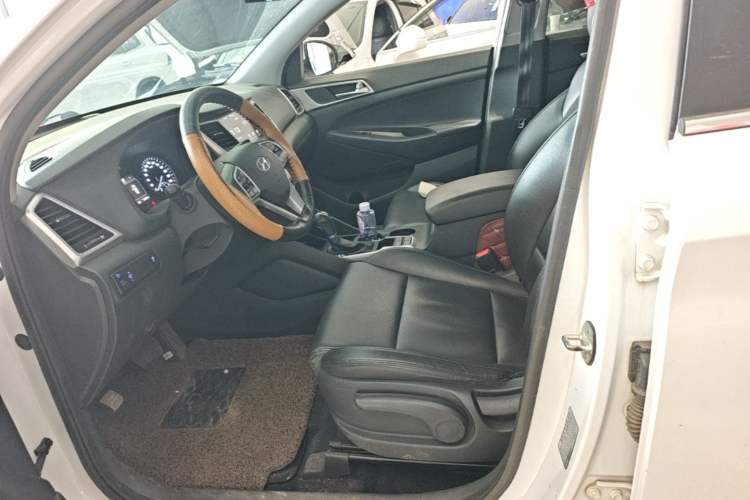 Used Hyundai Tucson 2015 1.6T Dual-Clutch Two-Wheel-Drive Smart Model Left Front Seat