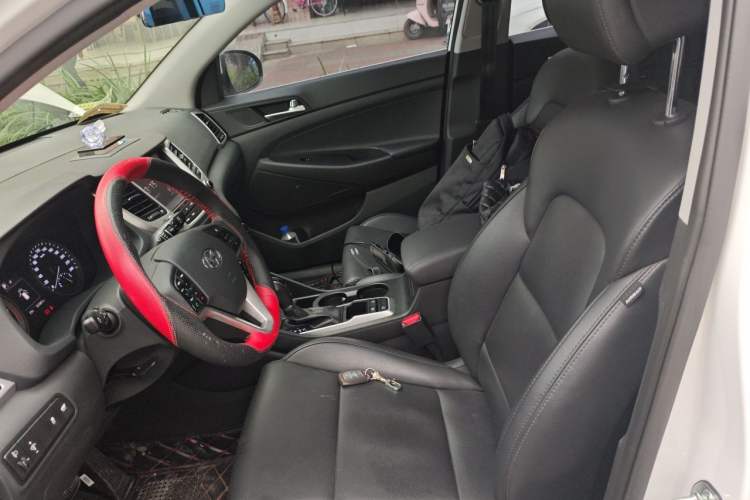 Used Hyundai Tucson 2015 1.6T Dual-Clutch Two-Wheel-Drive Leading Model Left Front Seat