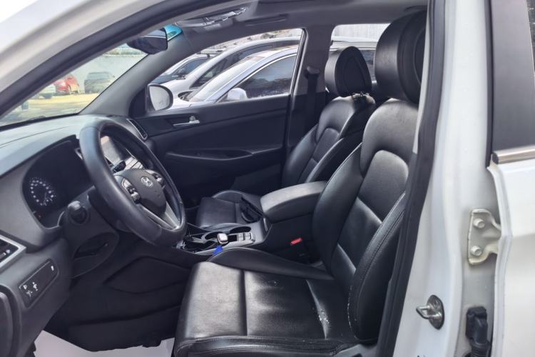 Used Hyundai Tucson 2015 1.6T Dual-Clutch Two-Wheel-Drive Smart Model Left Front Seat