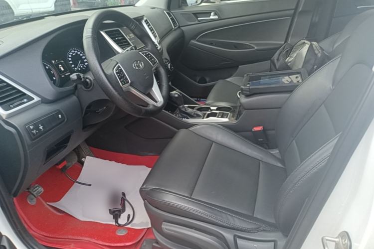 Used Hyundai Tucson 2015 1.6T Dual-Clutch Two-Wheel-Drive Smart Model Left Front Seat