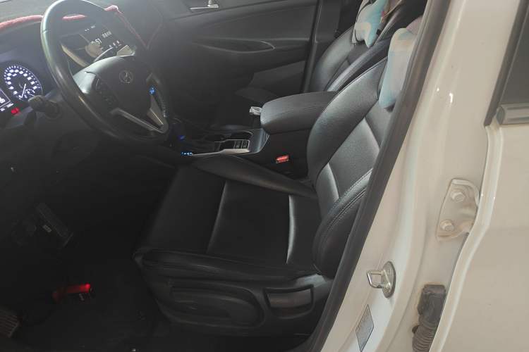 Used Hyundai Tucson 2015 1.6T Dual-Clutch Two-Wheel-Drive Smart Model Left Front Seat