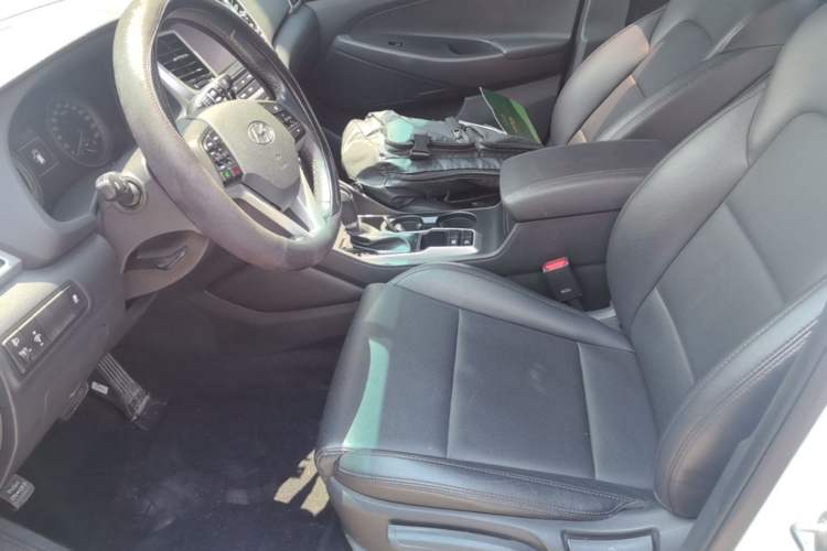 Used Hyundai Tucson 2015 1.6T Dual-Clutch Two-Wheel-Drive Smart Model Left Front Seat