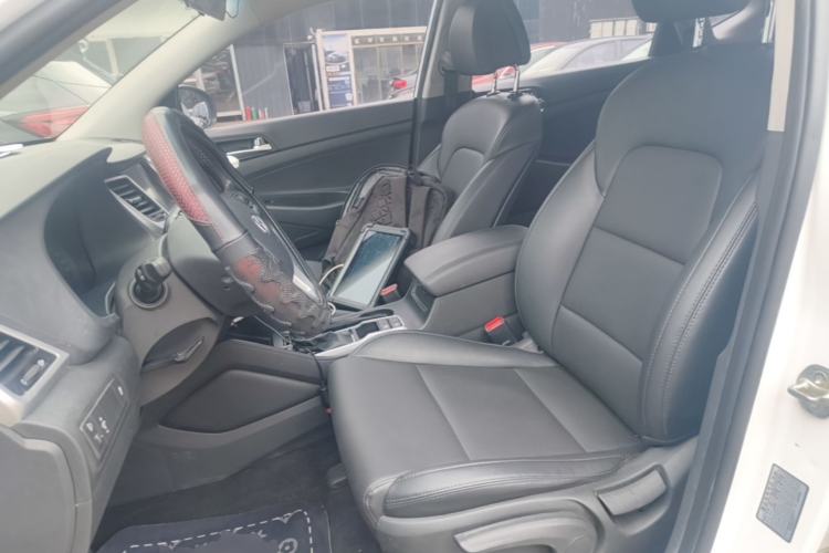Used Hyundai Tucson 2015 1.6T Dual-Clutch Two-Wheel-Drive Smart Model Left Front Seat