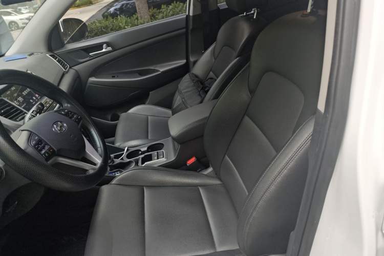 Used Hyundai Tucson 2015 1.6T Dual-Clutch Two-Wheel-Drive Smart Model Left Front Seat