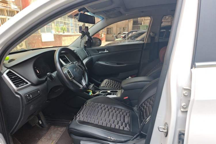 Used Hyundai Tucson 2015 1.6T Dual-Clutch Two-Wheel-Drive Smart Model Left Front Seat