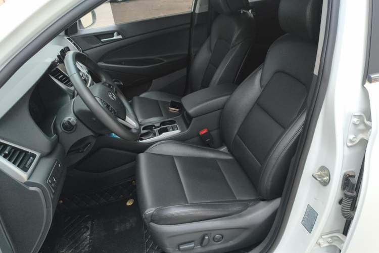 Used Hyundai Tucson 2015 1.6T Dual-Clutch Two-Wheel-Drive Smart Model Left Front Seat