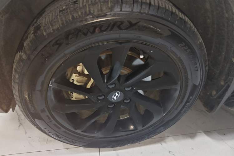 Used Hyundai Tucson 2015 1.6T Dual-Clutch Two-Wheel-Drive Smart Model Left Front Wheel Hub