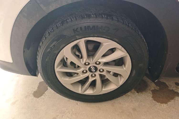 Used Hyundai Tucson 2015 1.6T Dual-Clutch Two-Wheel-Drive Smart Model Left Front Wheel Hub