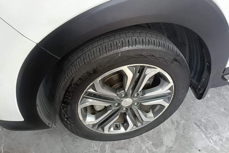 Used Hyundai Tucson 2015 1.6T Dual-Clutch Two-Wheel-Drive Leading Model Left Front Wheel Hub