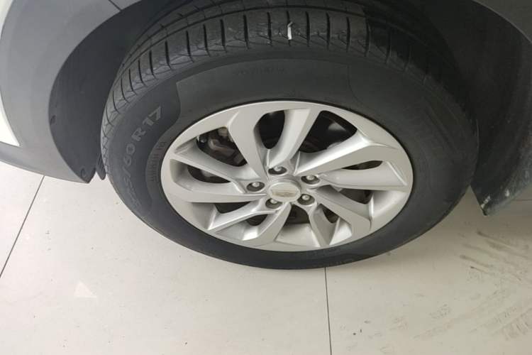 Used Hyundai Tucson 2015 1.6T Dual-Clutch Two-Wheel-Drive Smart Model Left Front Wheel Hub