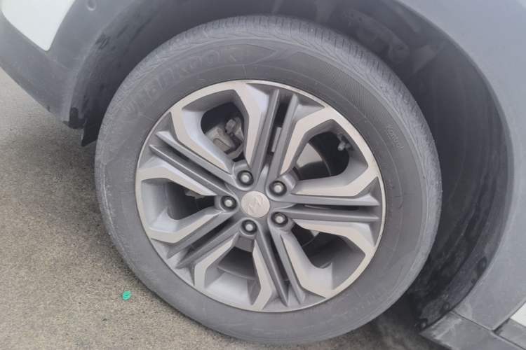 Used Hyundai Tucson 2015 1.6T Dual-Clutch Four-Wheel Drive Flagship Model Left Front Wheel Hub