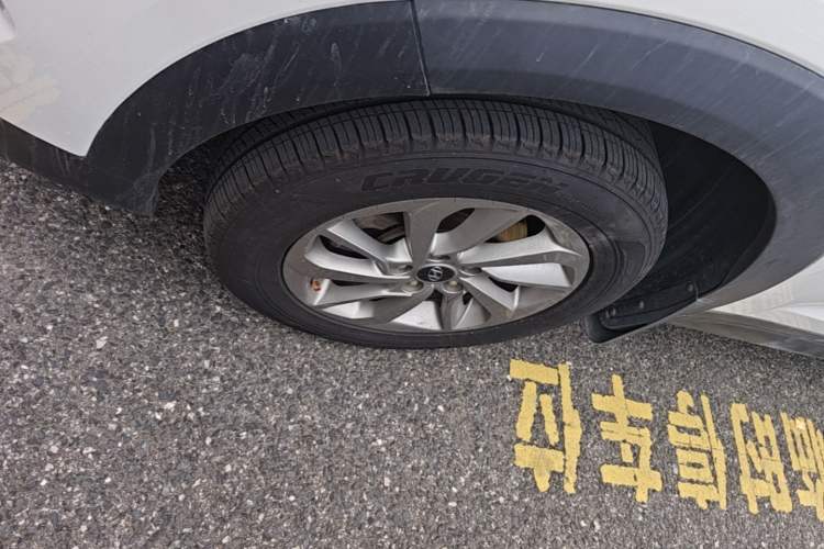 Used Hyundai Tucson 2015 1.6T Dual-Clutch Two-Wheel-Drive Smart Model Left Front Wheel Hub