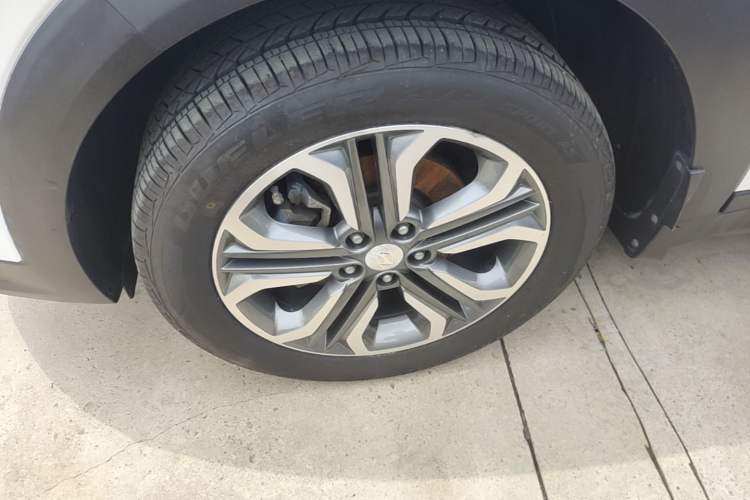 Used Hyundai Tucson 2015 1.6T Dual-Clutch Two-Wheel-Drive Leading Model Left Front Wheel Hub