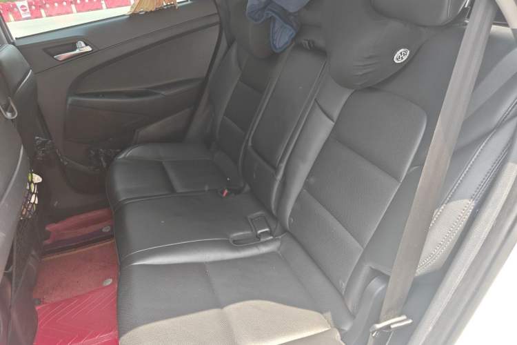 Used Hyundai Tucson 2015 1.6T Dual-Clutch Two-Wheel-Drive Leading Model Left Rear Seat
