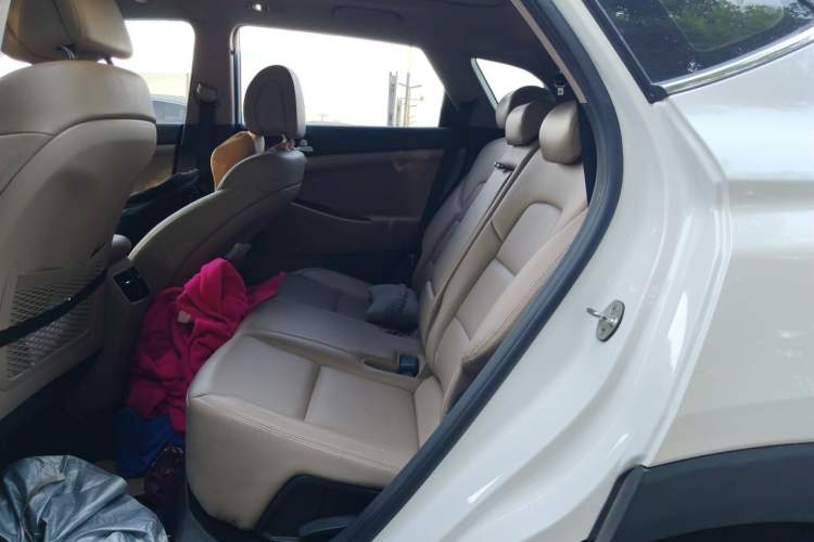 Used Hyundai Tucson 2015 1.6T Dual-Clutch Two-Wheel-Drive Leading Model Left Rear Seat