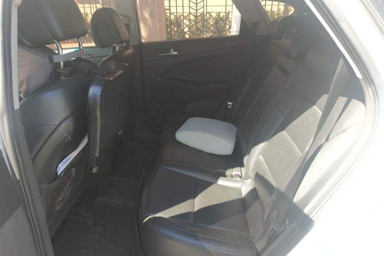 Used Hyundai Tucson 2015 1.6T Dual-Clutch Two-Wheel-Drive Smart Model Left Rear Seat