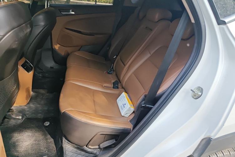 Used Hyundai Tucson 2015 1.6T Dual-Clutch Two-Wheel-Drive Smart Model Left Rear Seat