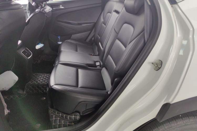 Used Hyundai Tucson 2015 1.6T Dual-Clutch Two-Wheel-Drive Smart Model Left Rear Seat