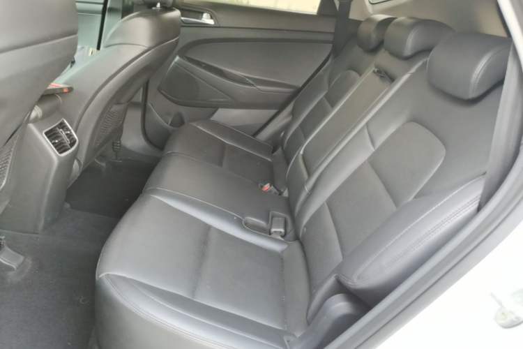Used Hyundai Tucson 2015 1.6T Dual-Clutch Two-Wheel-Drive Smart Model Left Rear Seat