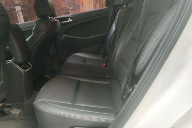 Used Hyundai Tucson 2015 1.6T Dual-Clutch Two-Wheel-Drive Smart Model Left Rear Seat