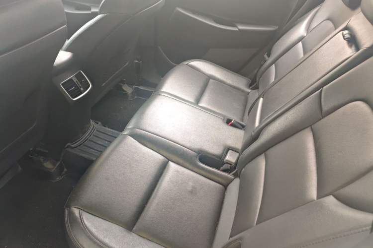 Used Hyundai Tucson 2015 1.6T Dual-Clutch Two-Wheel-Drive Leading Model Left Rear Seat