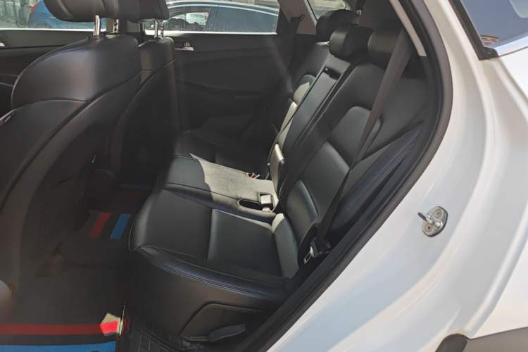 Used Hyundai Tucson 2015 1.6T Dual-Clutch Two-Wheel-Drive Smart Model Left Rear Seat