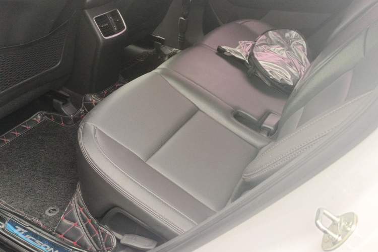 Used Hyundai Tucson 2015 2.0L Automatic Two-Wheel Drive Smart Version Left Rear Seat