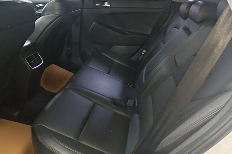 Used Hyundai Tucson 2015 1.6T Dual-Clutch Two-Wheel-Drive Smart Model Left Rear Seat