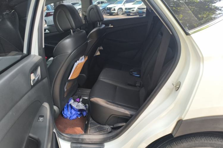 Used Hyundai Tucson 2015 1.6T Dual-Clutch Two-Wheel-Drive Smart Model Left Rear Seat