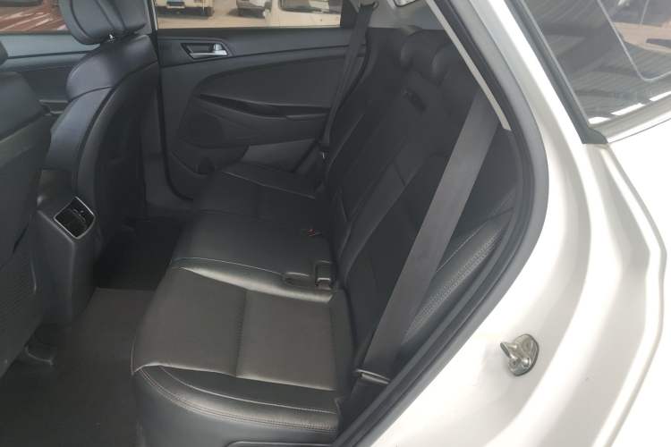 Used Hyundai Tucson 2015 1.6T Dual-Clutch Two-Wheel-Drive Smart Model Left Rear Seat
