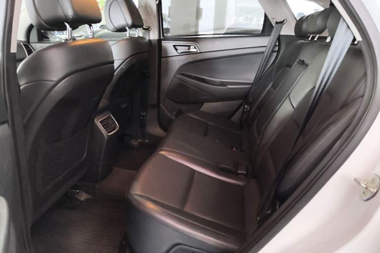 Used Hyundai Tucson 2015 1.6T Dual-Clutch Two-Wheel-Drive Smart Model Left Rear Seat