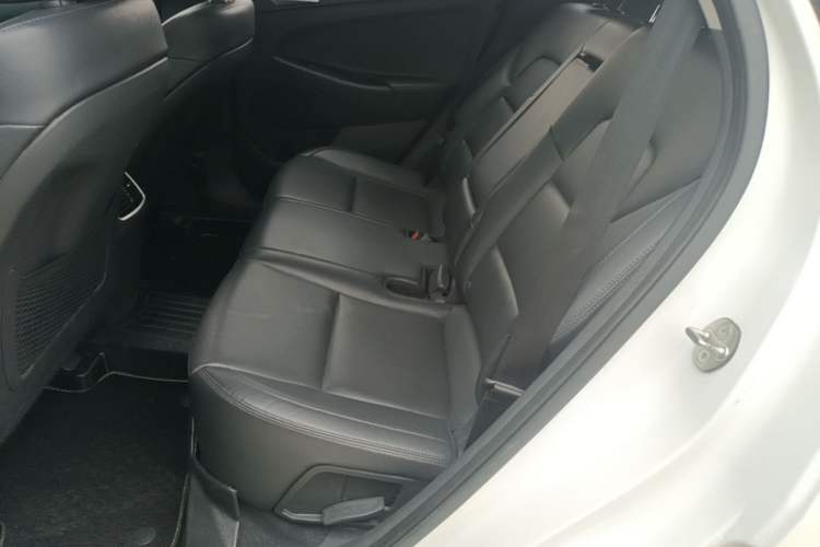 Used Hyundai Tucson 2015 1.6T Dual-Clutch Two-Wheel-Drive Smart Model Left Rear Seat