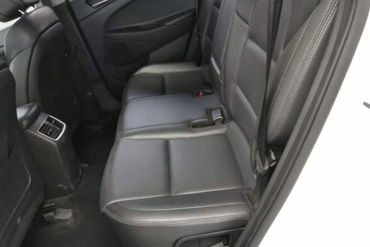 Used Hyundai Tucson 2015 1.6T Dual-Clutch Two-Wheel-Drive Smart Model Left Rear Seat