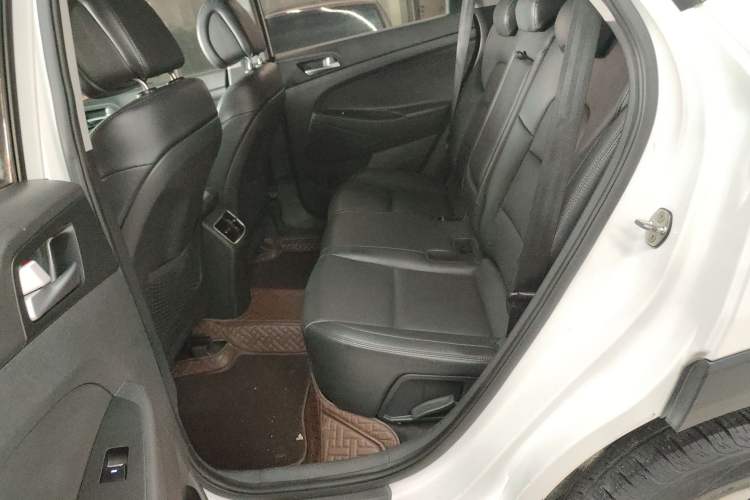 Used Hyundai Tucson 2015 1.6T Dual-Clutch Two-Wheel-Drive Smart Model Left Rear Seat