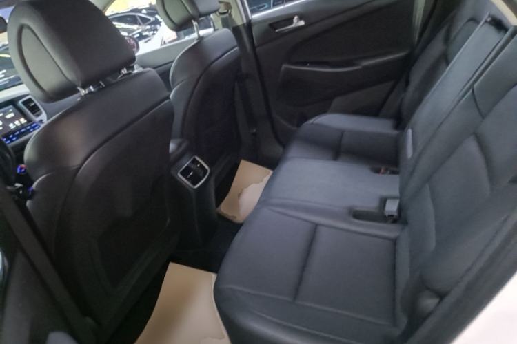 Used Hyundai Tucson 2015 1.6T Dual-Clutch Two-Wheel-Drive Smart Model Left Rear Seat