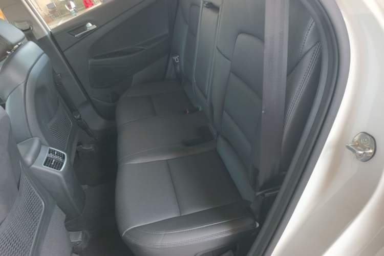 Used Hyundai Tucson 2015 1.6T Dual-Clutch Two-Wheel-Drive Smart Model Left Rear Seat
