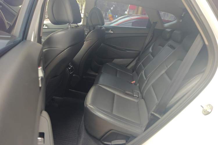 Used Hyundai Tucson 2015 1.6T Dual-Clutch Two-Wheel-Drive Smart Model Left Rear Seat