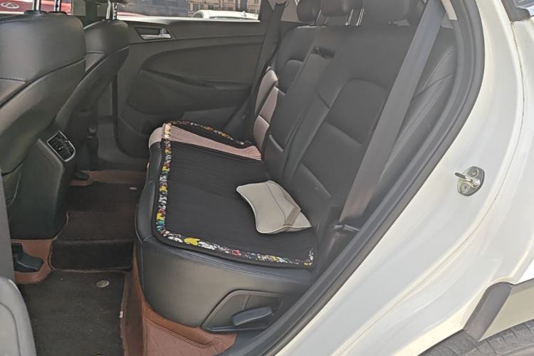 Used Hyundai Tucson 2015 1.6T Dual-Clutch Two-Wheel-Drive Smart Model Left Rear Seat