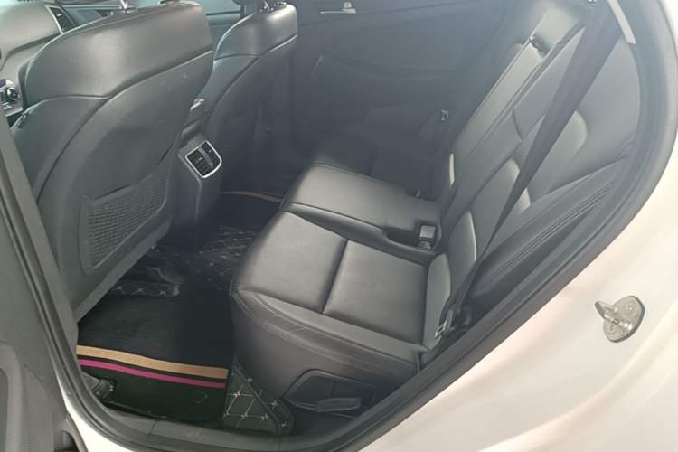 Used Hyundai Tucson 2015 1.6T Dual-Clutch Two-Wheel-Drive Smart Model Left Rear Seat