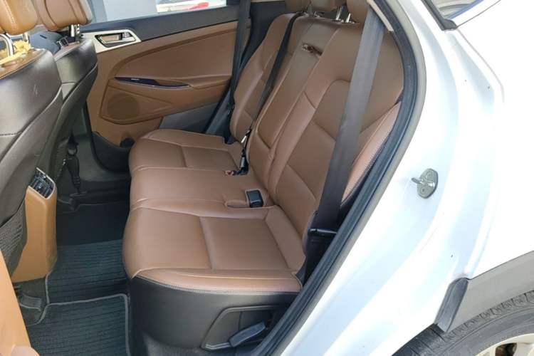 Used Hyundai Tucson 2015 1.6T Dual-Clutch Two-Wheel-Drive Smart Model Left Rear Seat